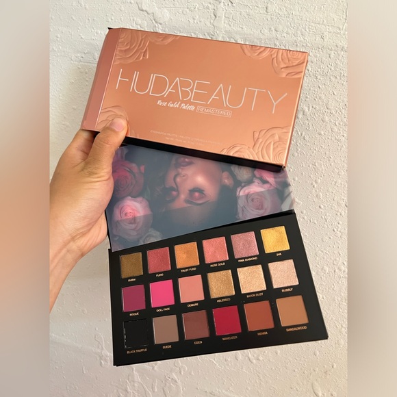HUDA BEAUTY Other - Huda Beauty ROSE GOLD Eyeshadow Palette REMASTERED 100% AUTHENTIC Brand New